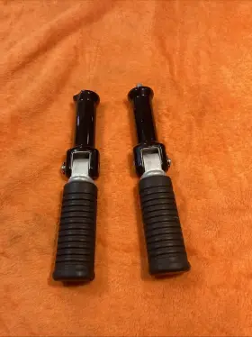 M8softail Harley Davidson 50500744/50500726 Passenger Footpegs And Mount
