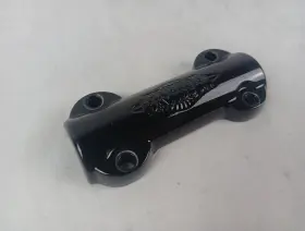 55900099 Harley-davidson Softail Slim Flss Handlebar Gloss Black Upper Clamp 55900099 Harley-davidson Softail Slim Flss Handlebar Gloss Black Upper Clamp