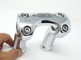 55902-05 Harley-davidson Genuine Flstn Softail Deluxe Handlebar Clamp And 4.5 Inch Risers Nice