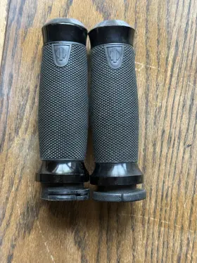 56100010 Harley-davidson Oem Magnum Black Get A Grip Hand Grips Softail Dyna Touring Fx L