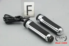 56100097 Harley-davidson 2016 Road Glide Cvo Ultra Heated Hand Grip Left Right Set Chrome 56100097 Harley-davidson 2016 Road Glide Cvo Ultra Heated Hand Grip Left Right Set Chrome