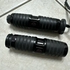 56100331 Harley-davidson Black Kahuna Heated Hand Grips Oem 56100331 Harley-davidson Black Kahuna Heated Hand Grips Oem