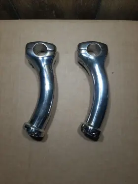 56135-00a Harley-davidson Genuine Oem 00-07 Softail Deuce 6 Inch Curved Pullback Risers Chrome Pair 56135-00a Harley-davidson Genuine Oem 00-07 Softail Deuce 6 Inch Curved Pullback Risers Chrome Pair