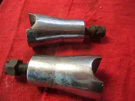051725km Harley-davidson 56148-48 2 Risers With Rubber Bushings Oem 051725km Harley-davidson 56148-48 2 Risers With Rubber Bushings Oem