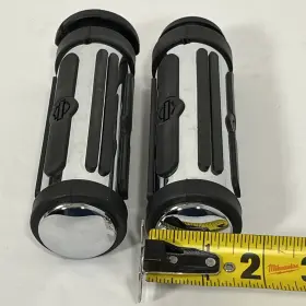 56263-08 Harley Davidson Softail Touring Chrome And Rubber Hand Grips 1.6 Inch Read 56263-08 Harley Davidson Softail Touring Chrome And Rubber Hand Grips 1.6 Inch Read