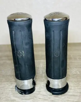 56679-02 Harley-davidson 100th Anniversary Grips Fxst Heritage Softail 2000 56679-02 Harley-davidson 100th Anniversary Grips Fxst Heritage Softail 2000