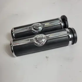 56740-08 Harley-davidson 08-24 Touring Trike Willie G Skull Chrome Handlebar Hand Grip Oem