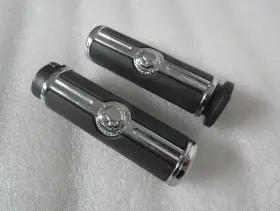 56741-04 Harley Davidson Sportster Softail Dyna Touring V-rod Willie G Skull Hand Grips 56741-04 Harley Davidson Sportster Softail Dyna Touring V-rod Willie G Skull Hand Grips