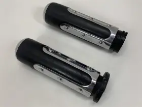 57202-07 Harley-davidson 2007 Cvo Road King Hand Grips Ironside 57202-07 Harley-davidson 2007 Cvo Road King Hand Grips Ironside