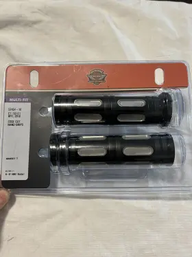 57454-10 Harley-davidson Edge Cut Handgrips P/n Fit Cable Throttle Models 57454-10 Harley-davidson Edge Cut Handgrips P/n Fit Cable Throttle Models