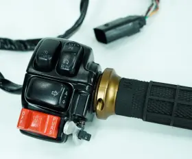70389-96 Harley-davidson 09 Electra Police Touring Right Engine Start Kill Switches Controls 1385 70389-96 Harley-davidson 09 Electra Police Touring Right Engine Start Kill Switches Controls 1385