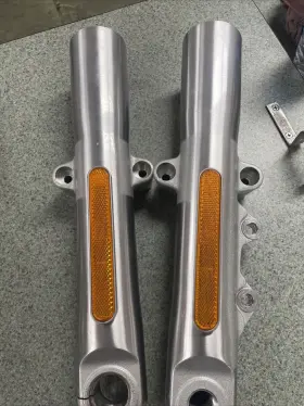 G5n3-00-r Harley Davidson Showa Right /l Left Lower Fork Sliders