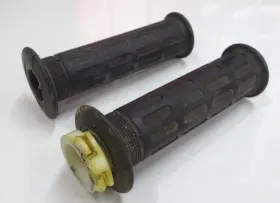 53140-422-000 Honda 1997-2008 Nighthawk Cb 250 Cbr1000 Handlebar Grips Oem