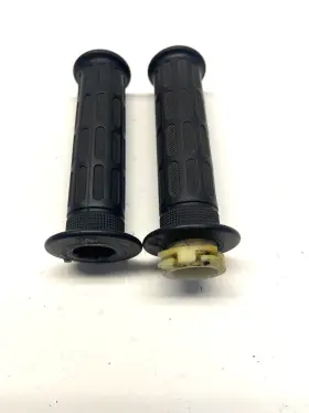 53166-422-000 Honda 53140-mt3-305/ 1991-2003 St1100 St1100a St 1100 Front Left/right Handlebar Throttle Grips 53166-422-000 Honda 53140-mt3-305/ 1991-2003 St1100 St1100a St 1100 Front Left/right Handlebar Throttle Grips