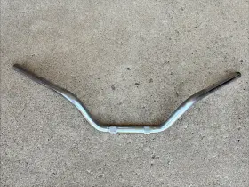 46001-1011 Kawasaki Original Oe 46001-057 Kz200a Handlebars 7/8 Inch / 46001-103 46001-1011 Kawasaki Original Oe 46001-057 Kz200a Handlebars 7/8 Inch / 46001-103