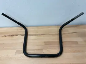 0601-1485 La Choppers 1 1/4 Inch Ape Hanger Handlebars For Harley 16 / Black 0601-1485 La Choppers 1 1/4 Inch Ape Hanger Handlebars For Harley 16 / Black