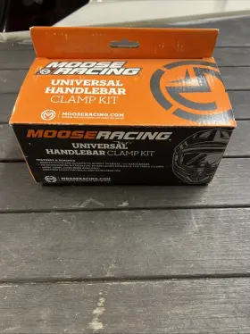1ms0762p61-ss28 Moose Racing - Universal Handlebar Clamp Kit 50.00mm 1ms0762p61-ss28 Moose Racing - Universal Handlebar Clamp Kit 50.00mm