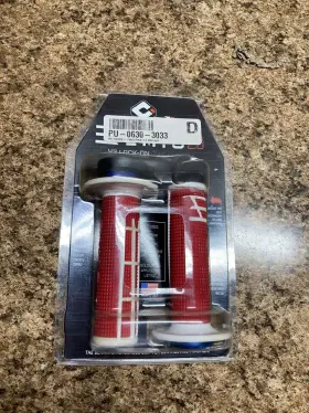 H36e2rw Odi Emig 2.0 - V2 Lock-on Mx Motorcycle Grips Red/white H36e2rw Odi Emig 2.0 - V2 Lock-on Mx Motorcycle Grips Red/white