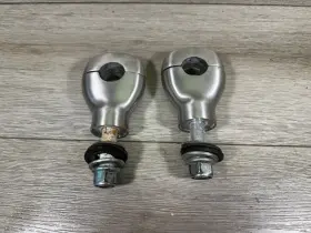 56221-41f20 Suzuki 56211-41f20 2006 06-09 Vl800 C50 Boulevard Handlebar Handle Bar Risers Clamps Pair 56221-41f20 Suzuki 56211-41f20 2006 06-09 Vl800 C50 Boulevard Handlebar Handle Bar Risers Clamps Pair