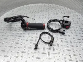 2049202 Triumph 2014 13-17 Daytona 675 675r Right Switch Throttle Control Oxygen Sensor 2049202 Triumph 2014 13-17 Daytona 675 675r Right Switch Throttle Control Oxygen Sensor