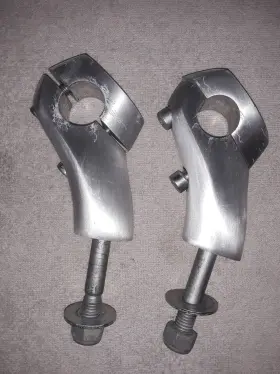 1823275-156 Victory 05-10 Kingpin Handlebar Risers
