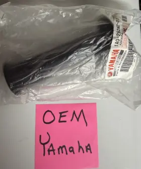 1a0-26242-01 Yamaha 1a02624201 Rd 250 350 Dt Xt Xs 175 400 Yz Genuine Right Handlebar Grip 1a0-26242-01 Yamaha 1a02624201 Rd 250 350 Dt Xt Xs 175 400 Yz Genuine Right Handlebar Grip