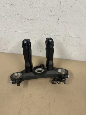 2pp-24847-01-00 Yamaha 23-25 Fj09 Fj 09 Handlebar Riser Clamp Mount Upper Bracket Oem #0302 2pp-24847-01-00 Yamaha 23-25 Fj09 Fj 09 Handlebar Riser Clamp Mount Upper Bracket Oem #0302