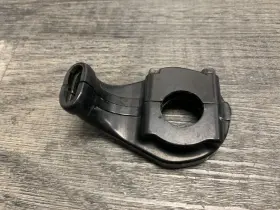 3xw-26282-01-00 Yamaha 2004-2019 R1 Right Handlebar Throttle Cable Holder Bracket Grip Clamp Oem 3xw-26282-01-00 Yamaha 2004-2019 R1 Right Handlebar Throttle Cable Holder Bracket Grip Clamp Oem