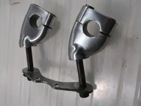 42x-23442-01-38 Yamaha 95 - 07 Xv Virago 250 Xv250 Oem Handlebar Riser Bracket Clamps