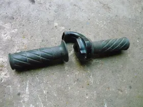 4fm-26241-01-00 Yamaha 97-07 Yzf600 Thundercat Oem Throttle Handlebar Grips Pair